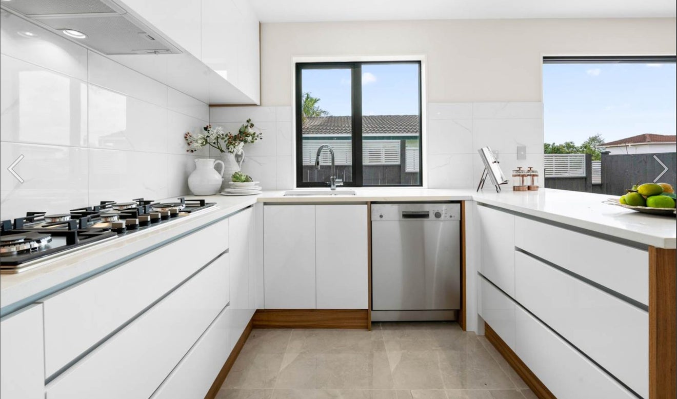 13B Kingussie Place, Highland Park, Auckland - Carousel 2