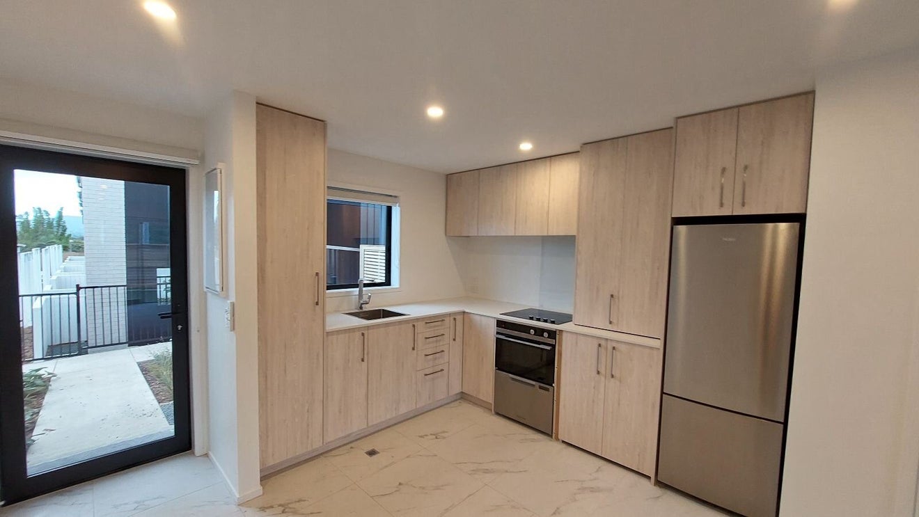 6/21 Awaroa Road, Sunnyvale, Auckland - Carousel 2