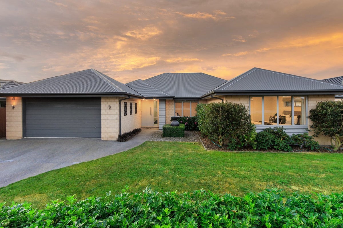 9 Jarnac Boulevard, Yaldhurst, Christchurch - Carousel 1