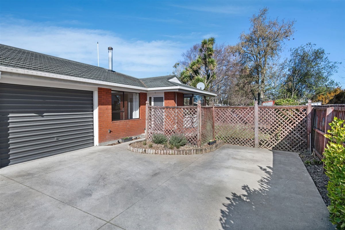 2/39 Solomon Avenue, Redwood, Christchurch - Carousel 1