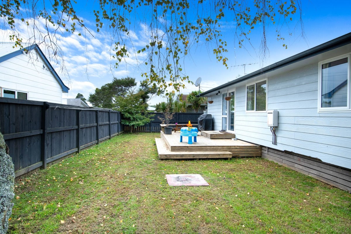 2/17 Glen Road, Ranui, Auckland - Carousel 2