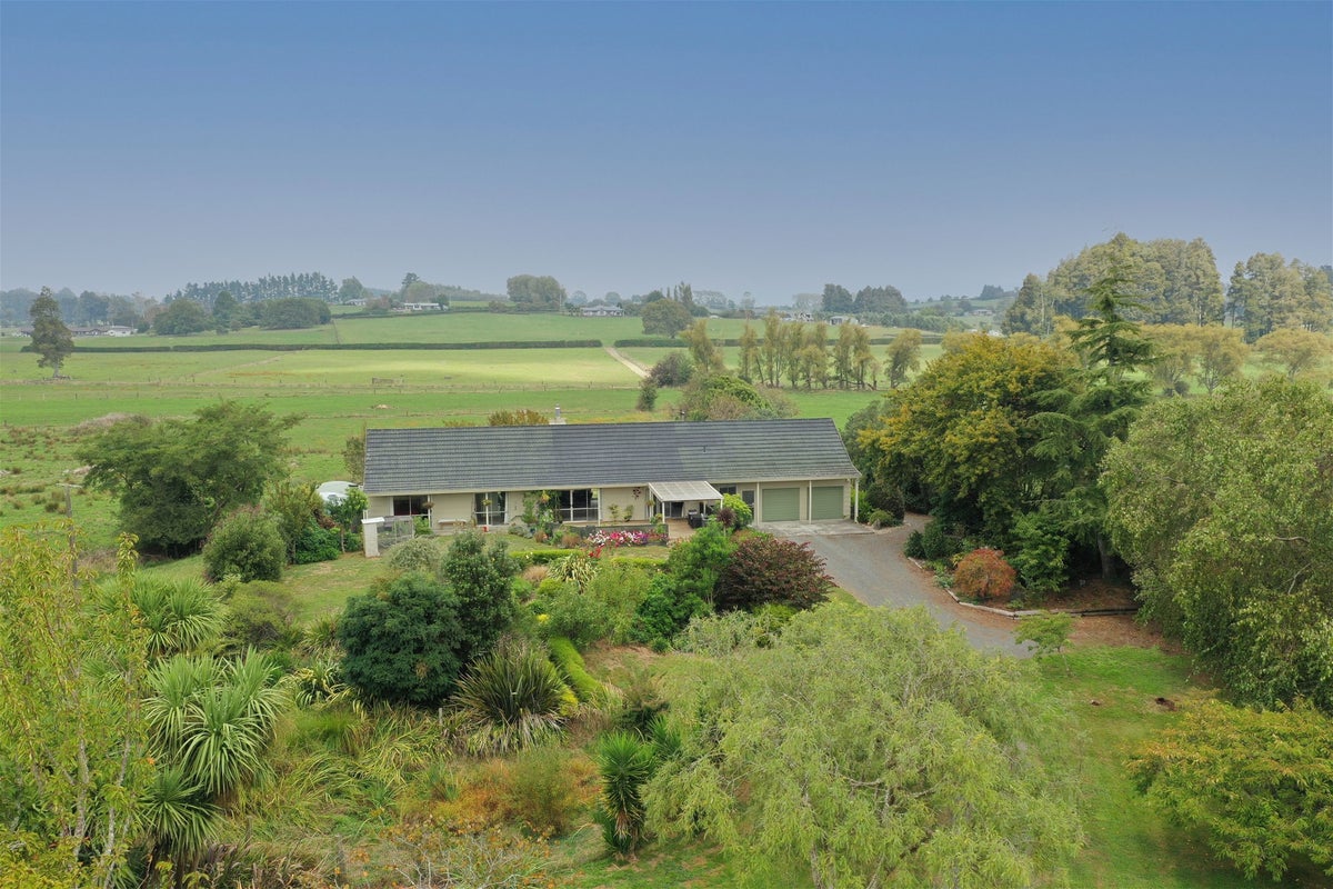 105 Barrett Road, Temple View, Hamilton - Carousel 2