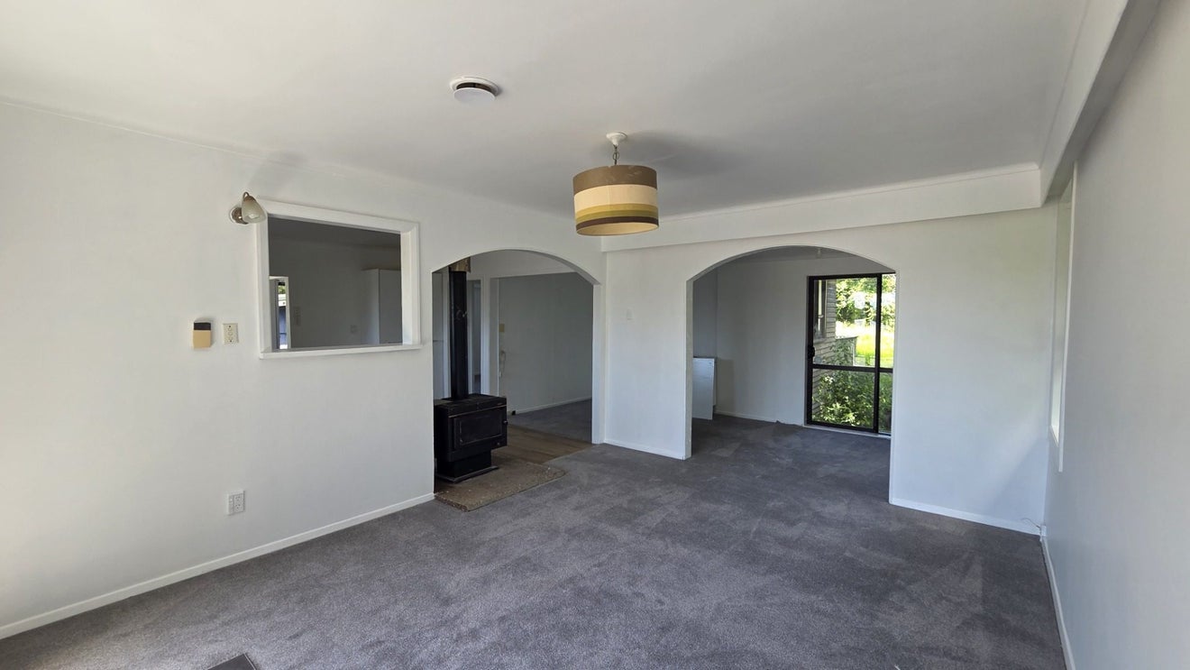 21 Glenorchy Street, Glen Eden, Auckland - Carousel 1