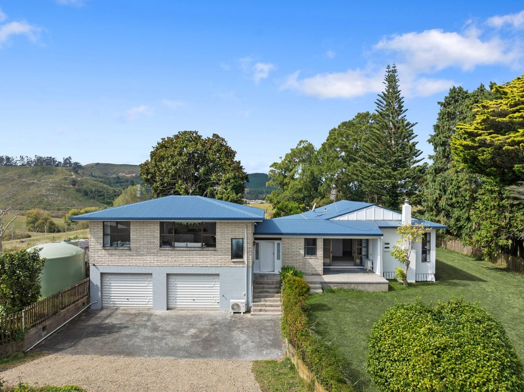 3001A State Highway 2, Waitakaruru, Ngatea - Carousel 1