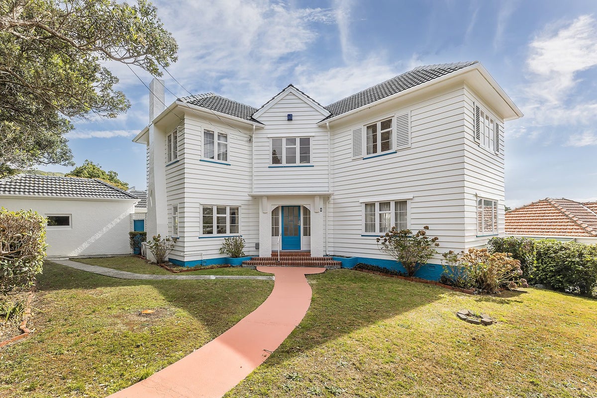 2 Homewood Avenue, Karori, Wellington - Carousel 1