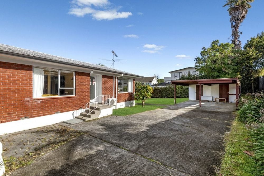 2/30 Galsworthy Place, Bucklands Beach, Auckland - Carousel 2