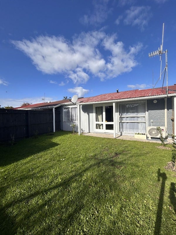 6 Westmere Place, Takaro, Palmerston North - Carousel 1