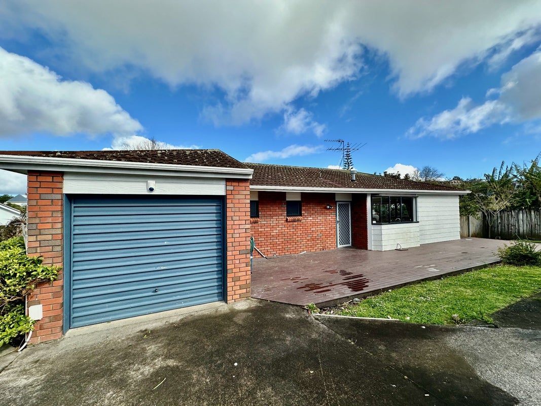 2/16 Centorian Drive, Windsor Park, Auckland - Carousel 1