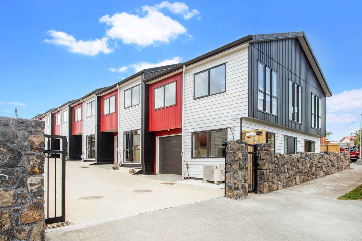 2/6 Delemere Place, Glen Innes, Auckland - Carousel 1