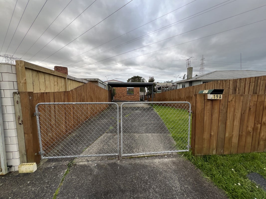 19A Marewa Street, Te Atatu South, Auckland - Carousel 1