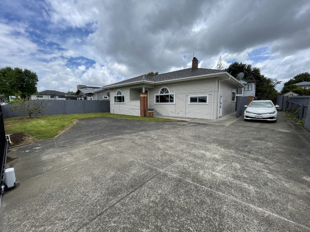 686 Mount Albert Road, Royal Oak, Auckland - Carousel 12