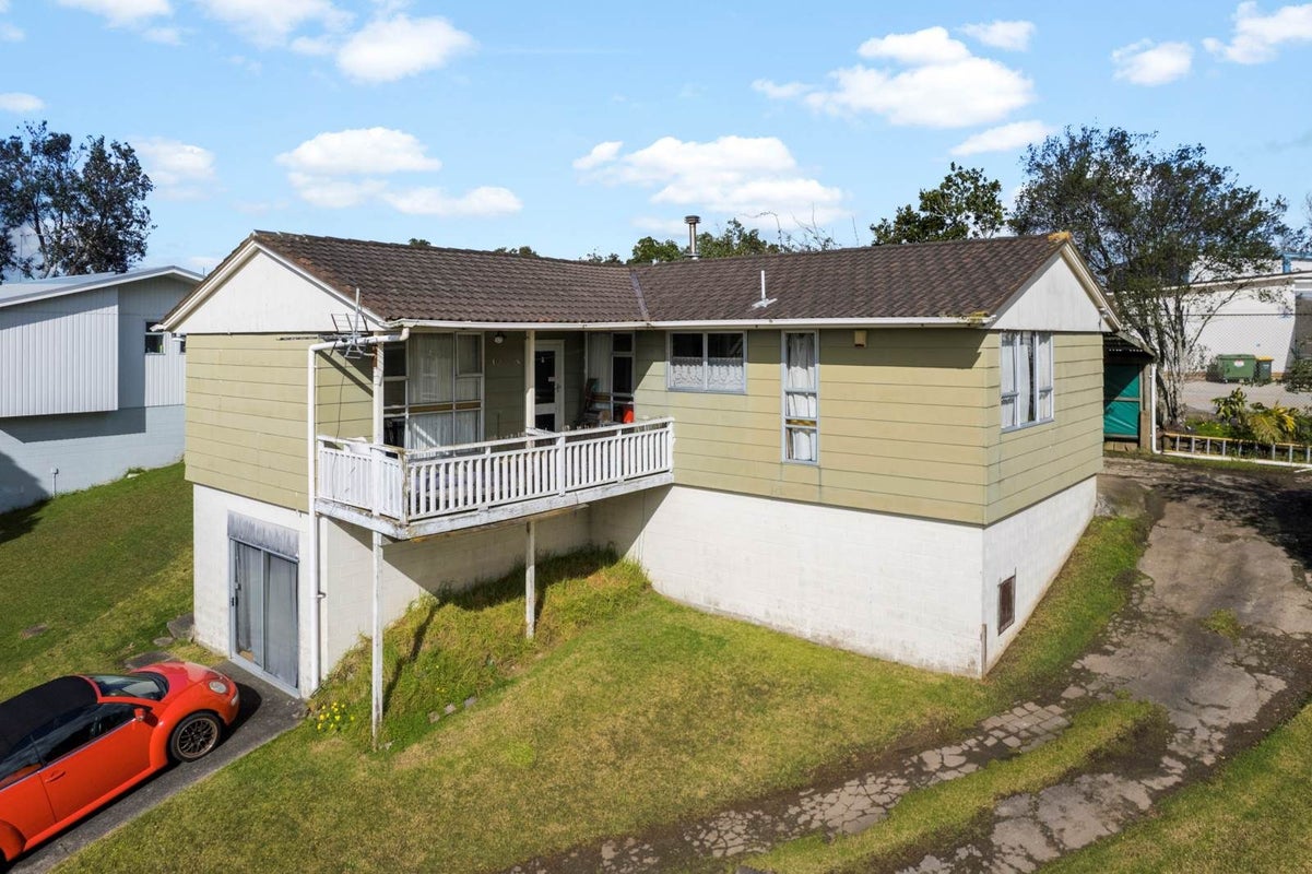 32 Tawavale Crescent, Totara Vale, Auckland - Carousel 2
