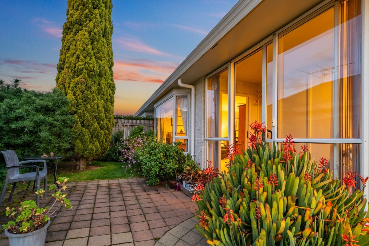 31/17 JOHN ST, TRENTHAM, UPPER HUTT - Carousel 2