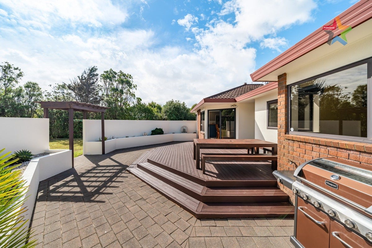 18 Crestview Grove, Belmont, Lower Hutt - Carousel 2