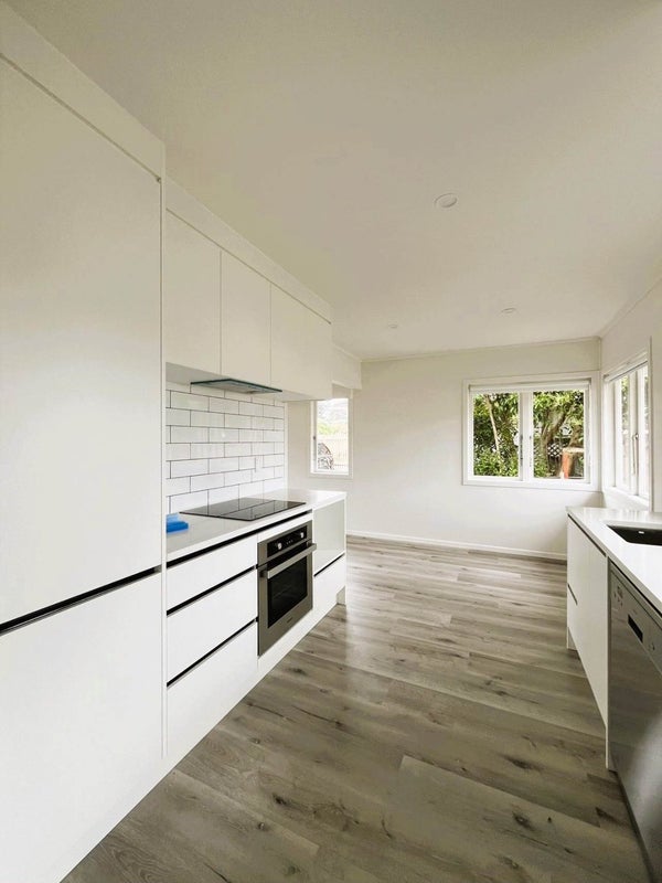 28 Wilsher Crescent, Henderson, Auckland - Carousel 1