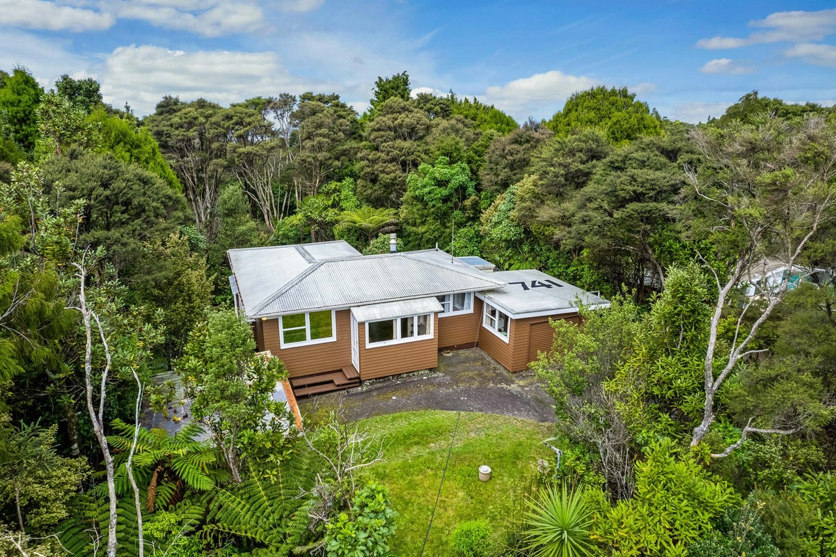 741 Scenic Drive, Henderson Valley, Auckland - Carousel 1