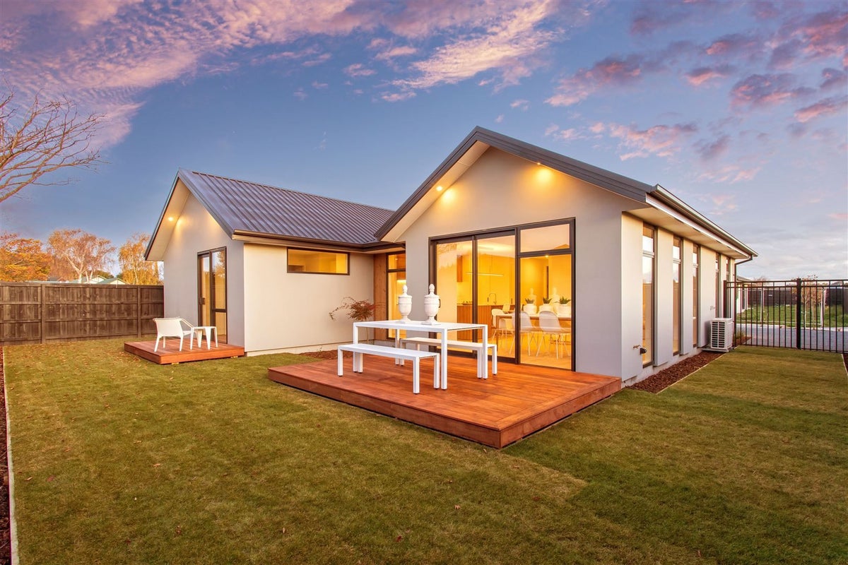 8 Rusbatch Lane, Belfast, Christchurch - Carousel 1