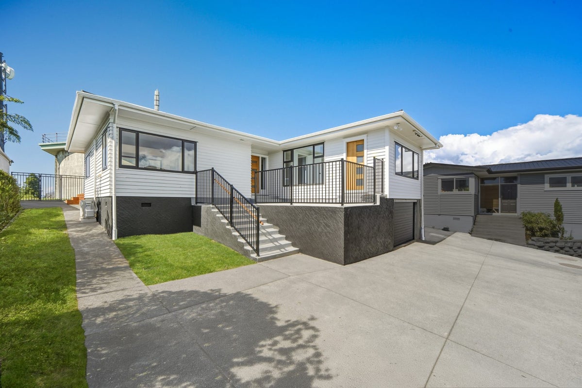 519A East Coast Road, Murrays Bay, Auckland - Carousel 1
