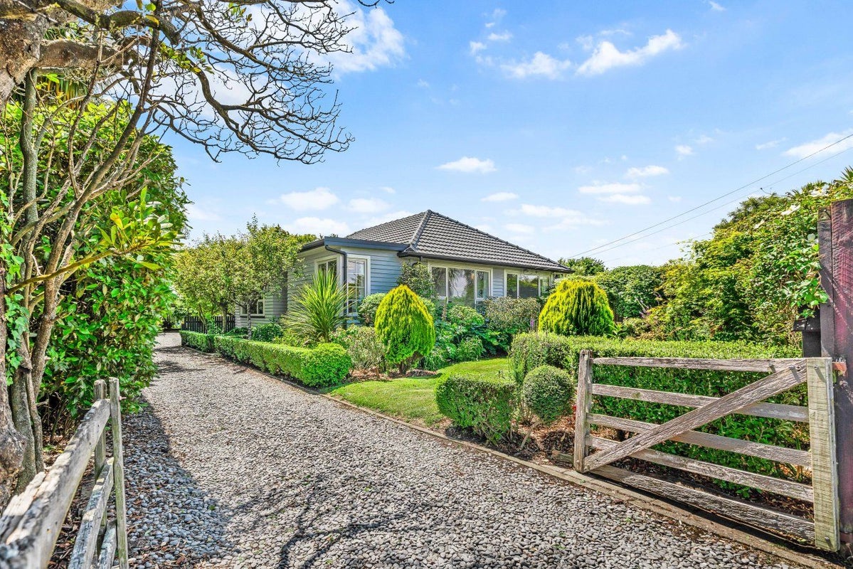 24 Checketts Avenue, Halswell, Christchurch - Carousel 1