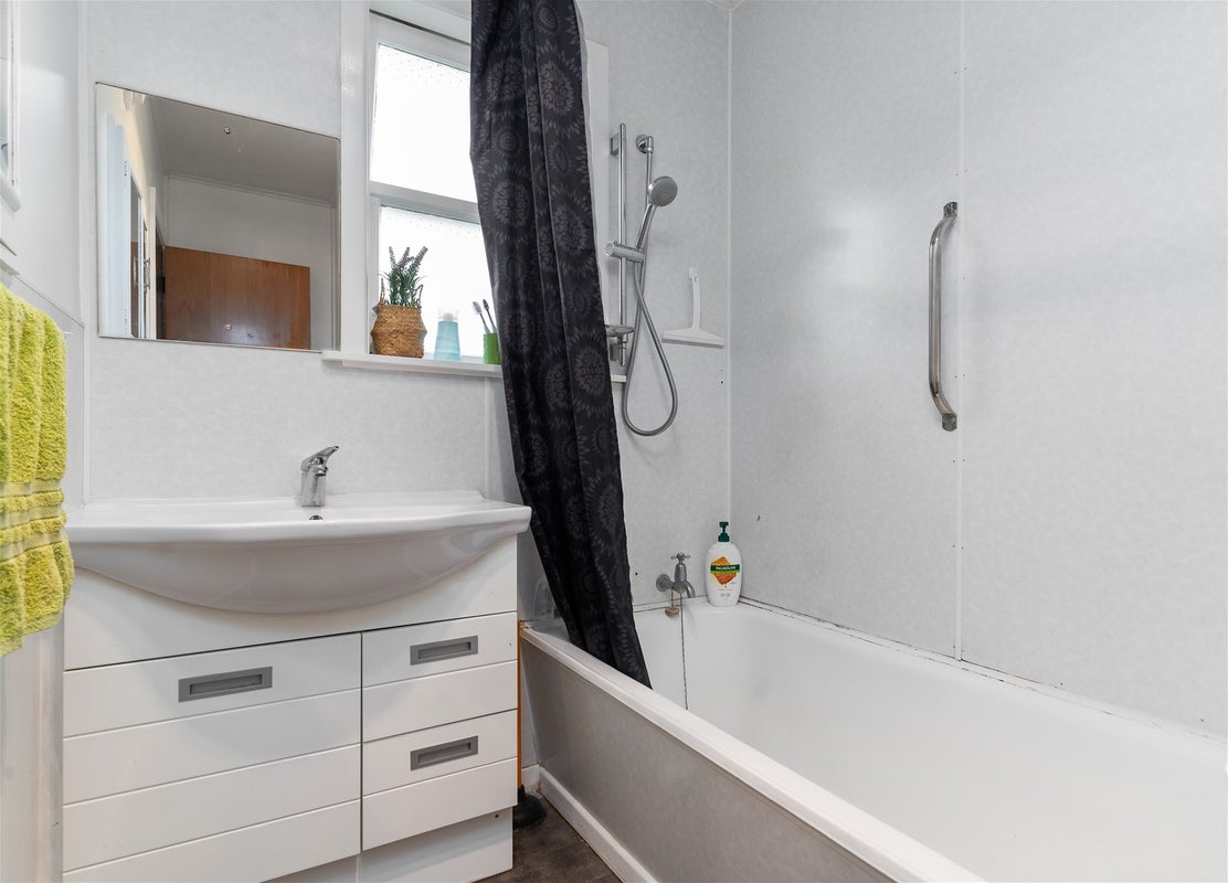 24 Keir Crescent, Lansdowne, Masterton - Carousel 12