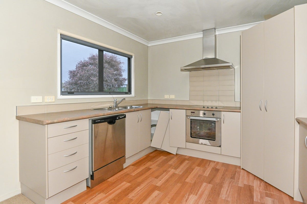 1/109 Townshend Street, Saint Leonards, Hastings - Carousel 2