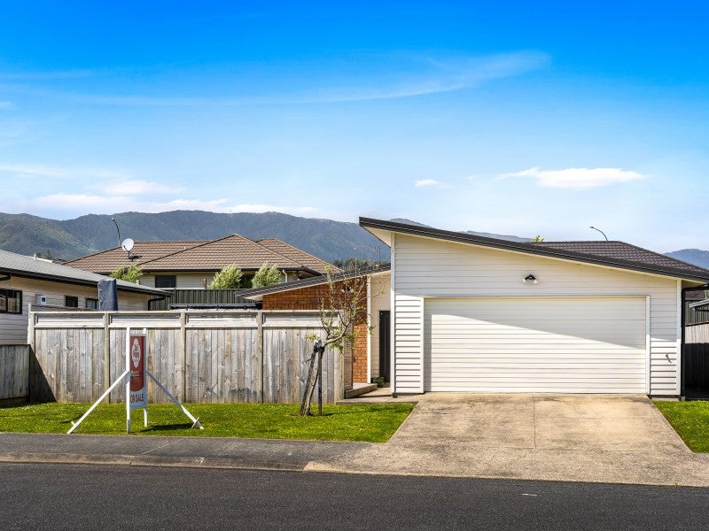 19 Sunstone Crescent, Brown Owl, Upper Hutt - Carousel 23