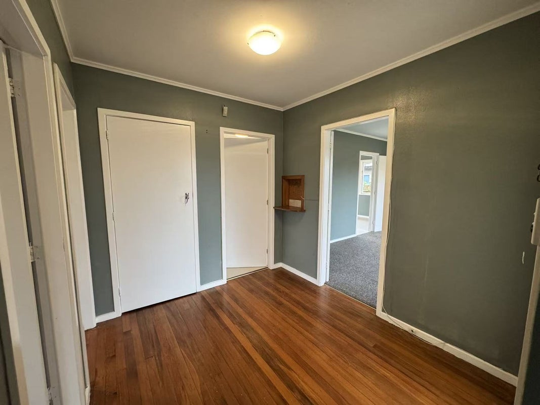 2 Cameron Road, Hamilton East, Hamilton - Carousel 2