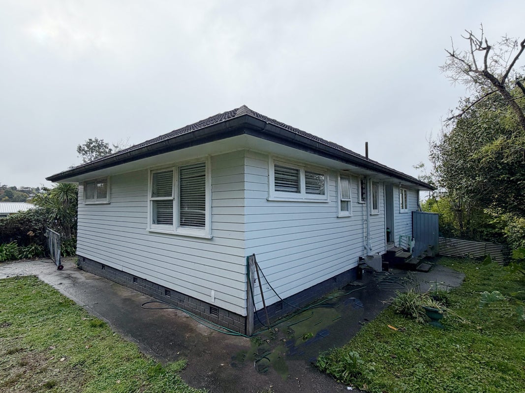 10 Dolbear Street, Titirangi, Auckland - Carousel 1