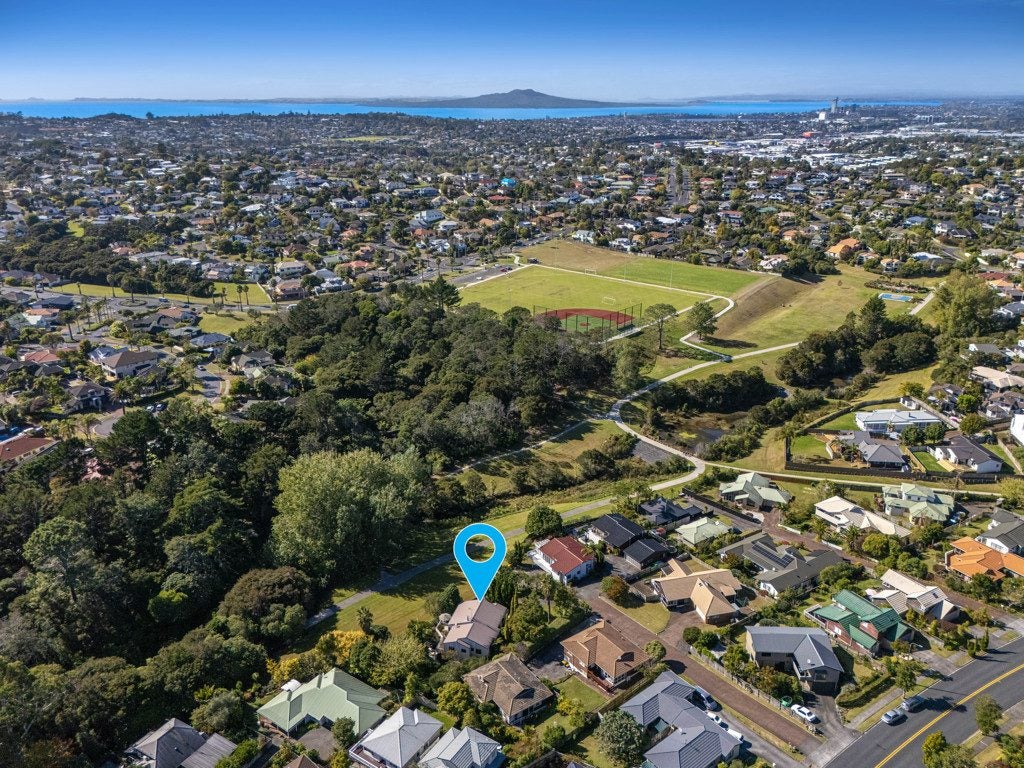 59 Unsworth Drive, Unsworth Heights, Auckland - Carousel 2