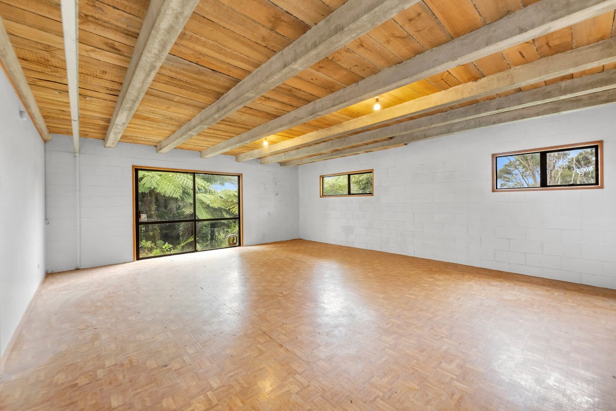 58 Tainui Road, Titirangi, Auckland - Carousel 2