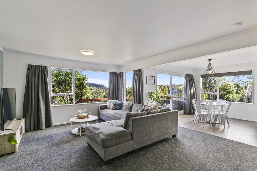 5/2 THE TOP GALLANT, WHITBY, PORIRUA - Carousel 2