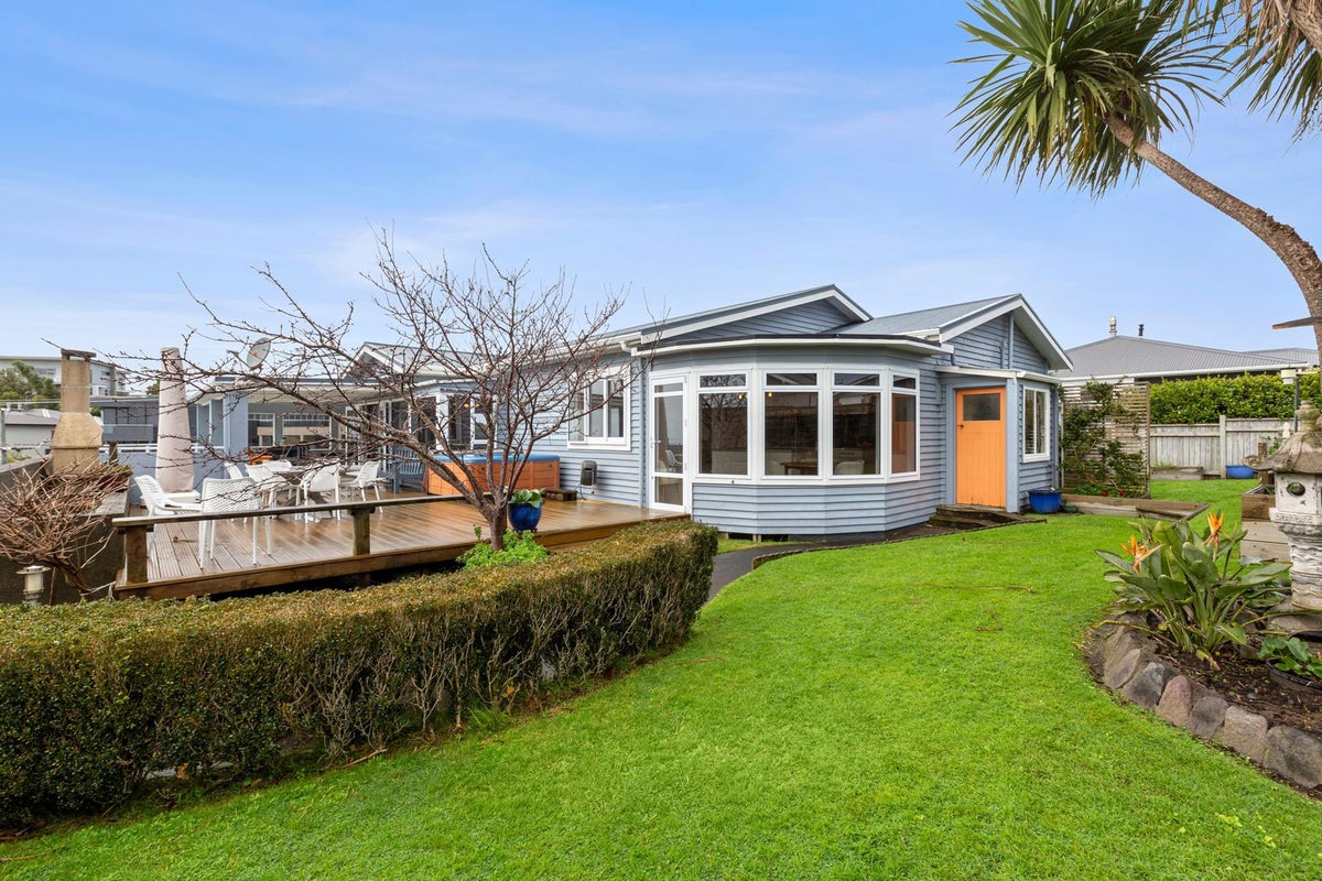 18 South Road, Moturoa, New Plymouth - Carousel 1