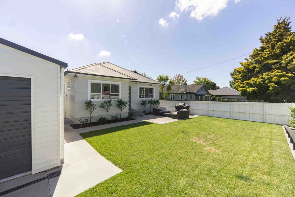 18 Hinau Street, Maeroa, Hamilton - Carousel 1