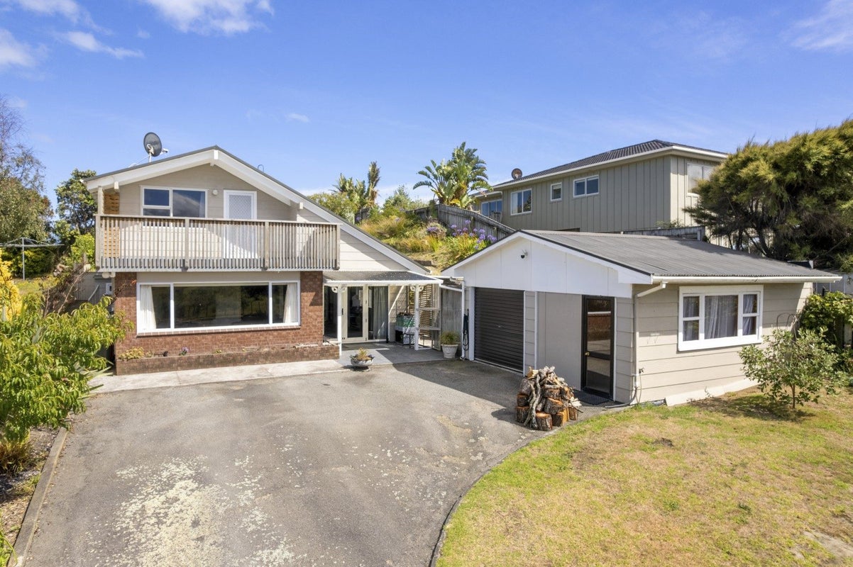 18 Robert Mckeen Street, Otaki Beach, Otaki - Carousel 1