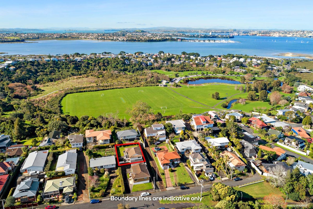2/42 Howard Road, Northcote, Auckland - Carousel 2