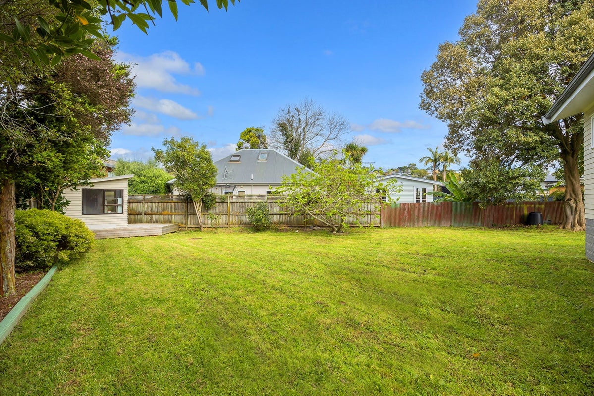 10 Phillip Parade, Forrest Hill, Auckland - Carousel 2