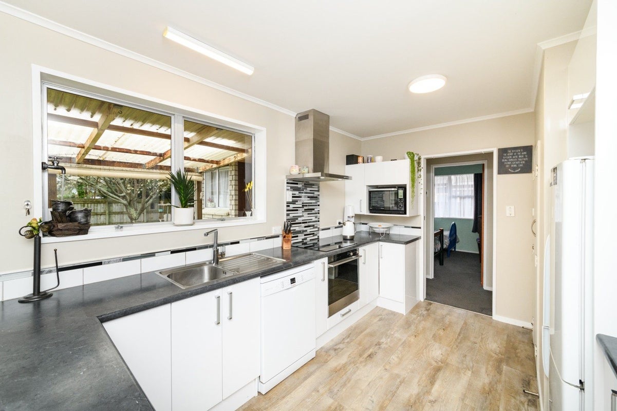 9 Kimberley Grove, Westbrook, Palmerston North - Carousel 2