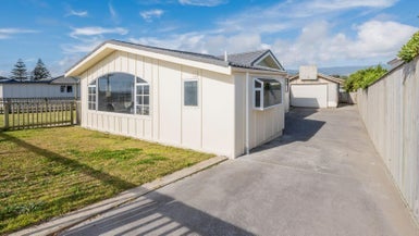 68 Marine Parade, Otaki Beach, Otaki - Carousel 1