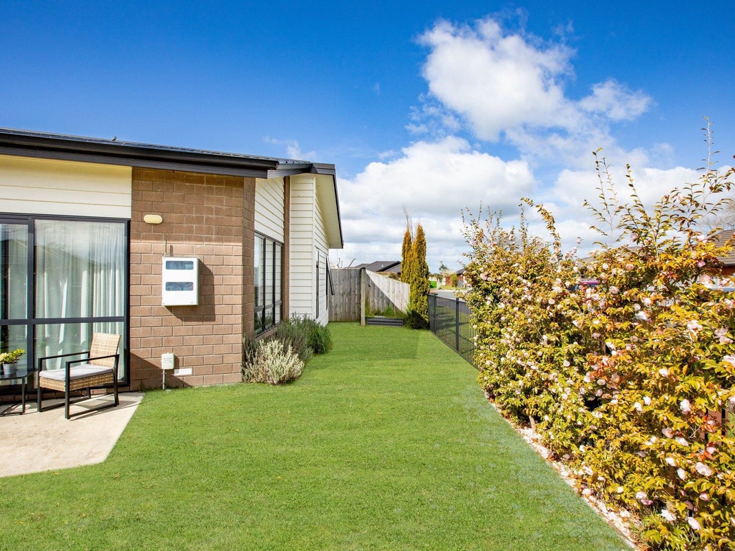 33B Saxbys Road, Glenview, Hamilton - Carousel 3