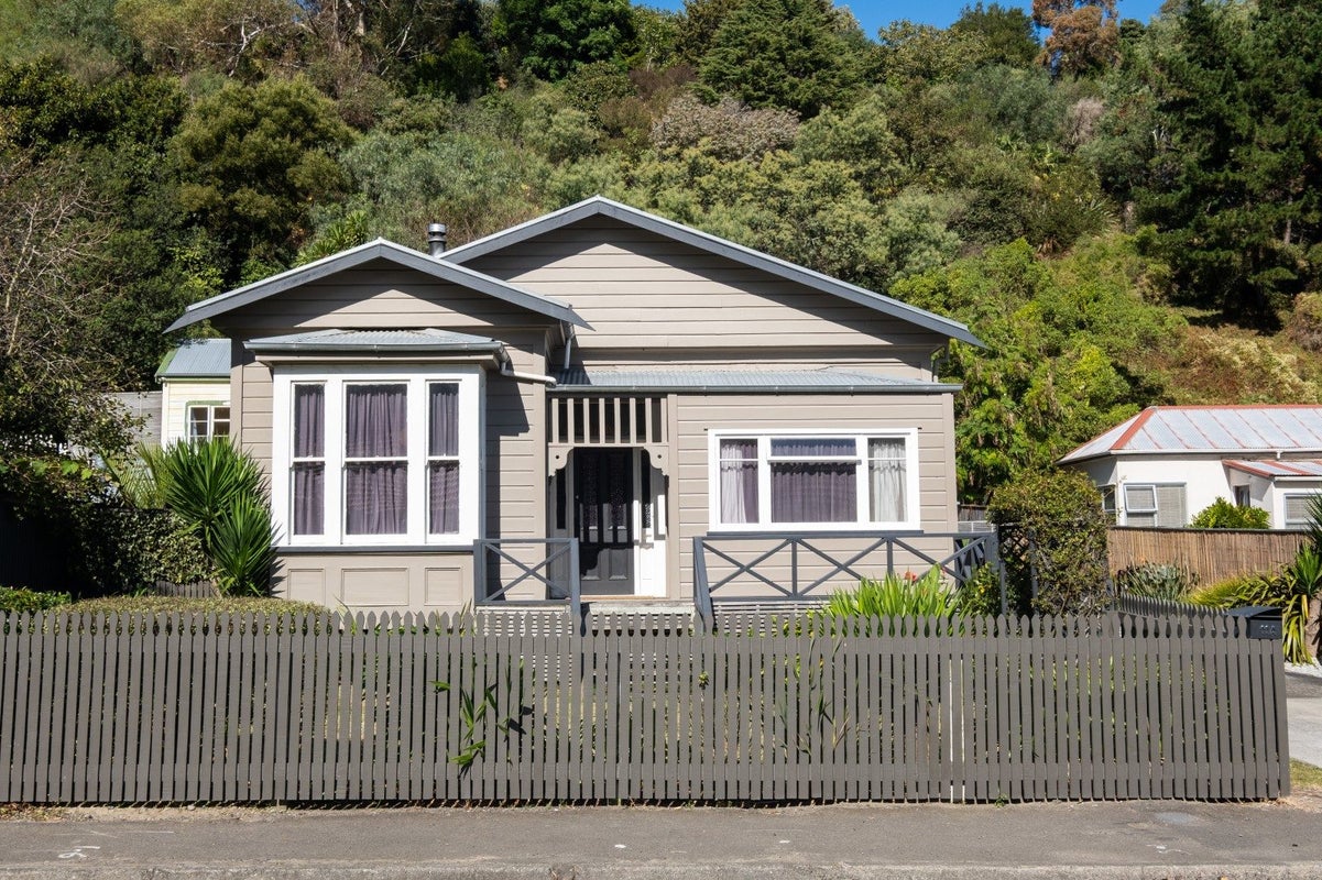 11A Main Street, Hospital Hill, Napier - Carousel 18