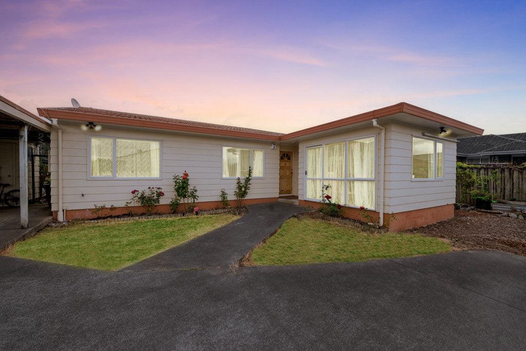 30A Royton Avenue, Mangere East, Auckland - Carousel 1