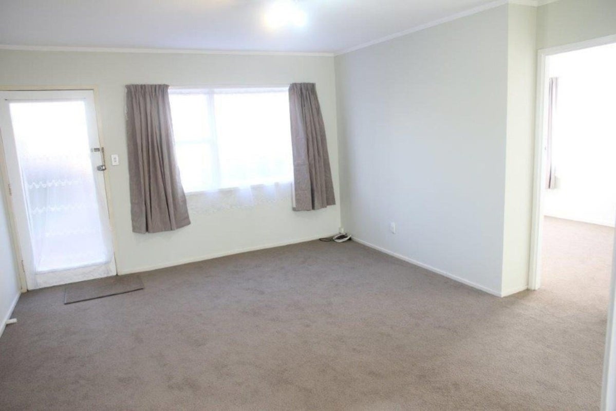 1/11 Cruickshank Crescent, Meadowbank, Auckland - Carousel 2