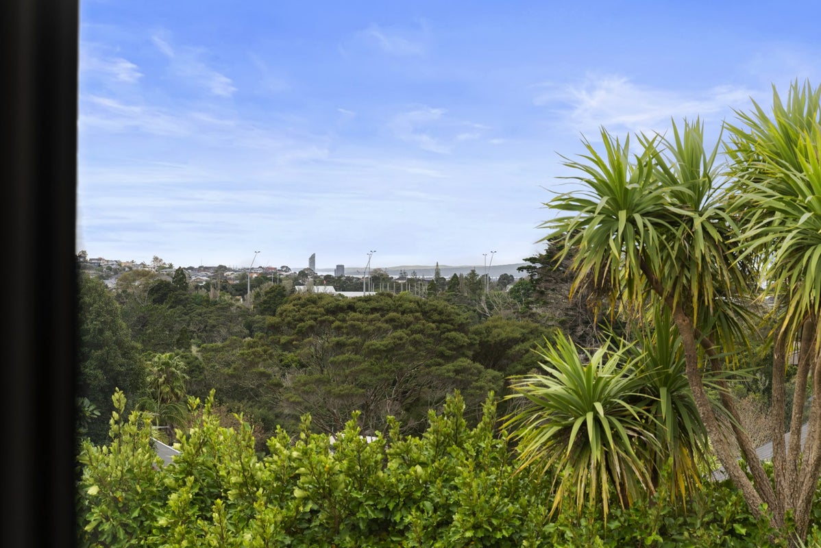 4/15 Roseberry Avenue, Birkenhead, Auckland - Carousel 13