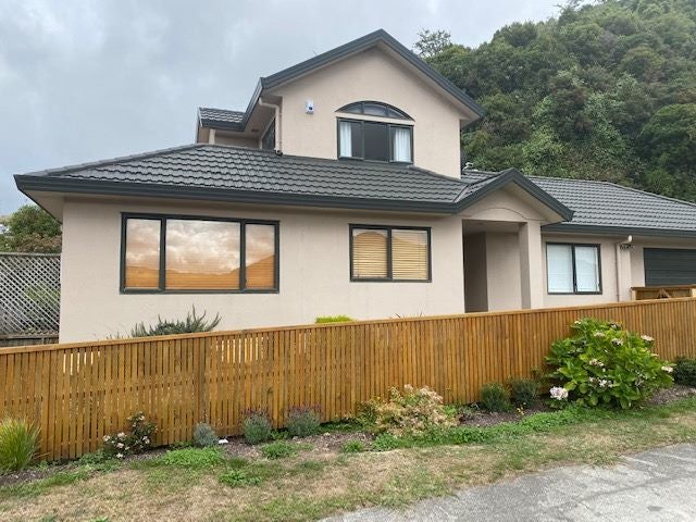 5 Melksham Drive, Churton Park, Wellington - Carousel 1