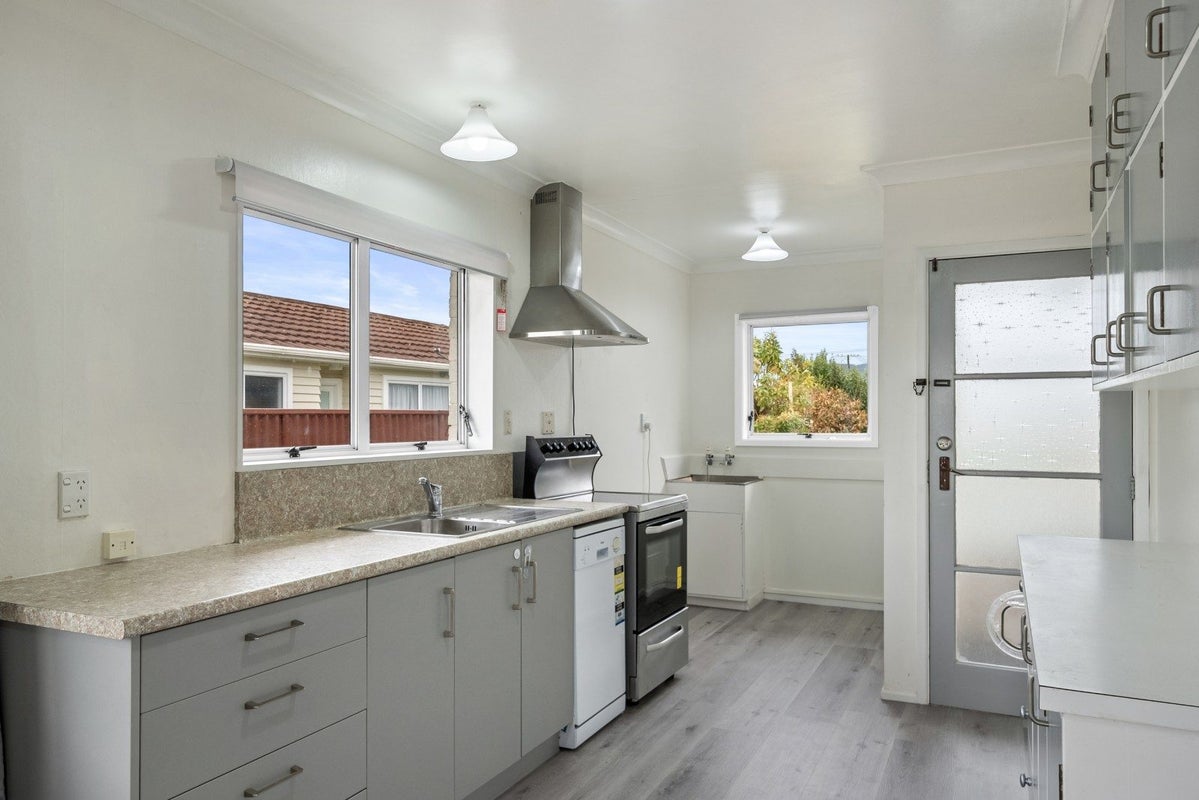 16 Parker Avenue, Levin, Levin - Carousel 2