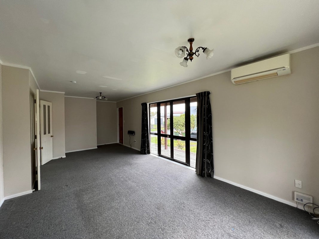 5 Essendon Court, Glenview, Hamilton - Carousel 2