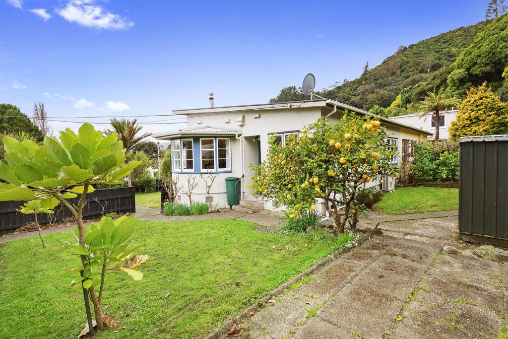 84 Norton Park Grove, Waterloo, Lower Hutt - Carousel 2