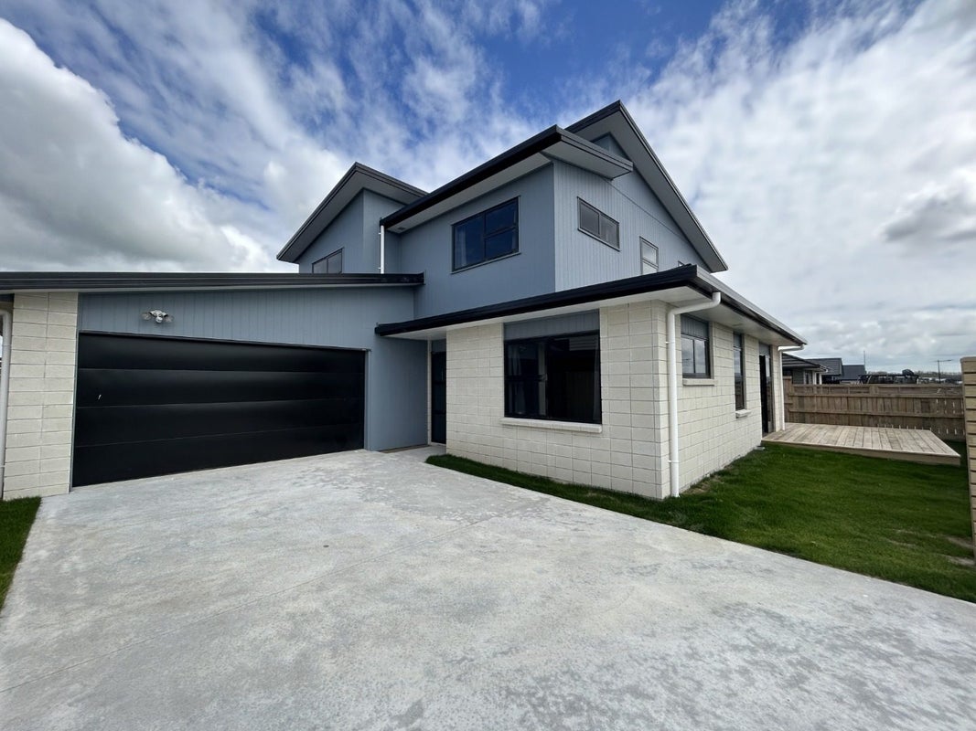 12 Tekapo Road, Baverstock, Hamilton - Carousel 1