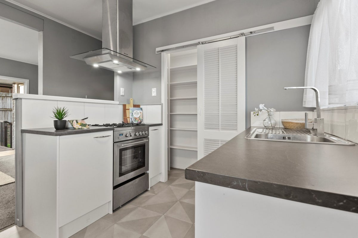 42A Evans Road, Weymouth, Auckland - Carousel 2