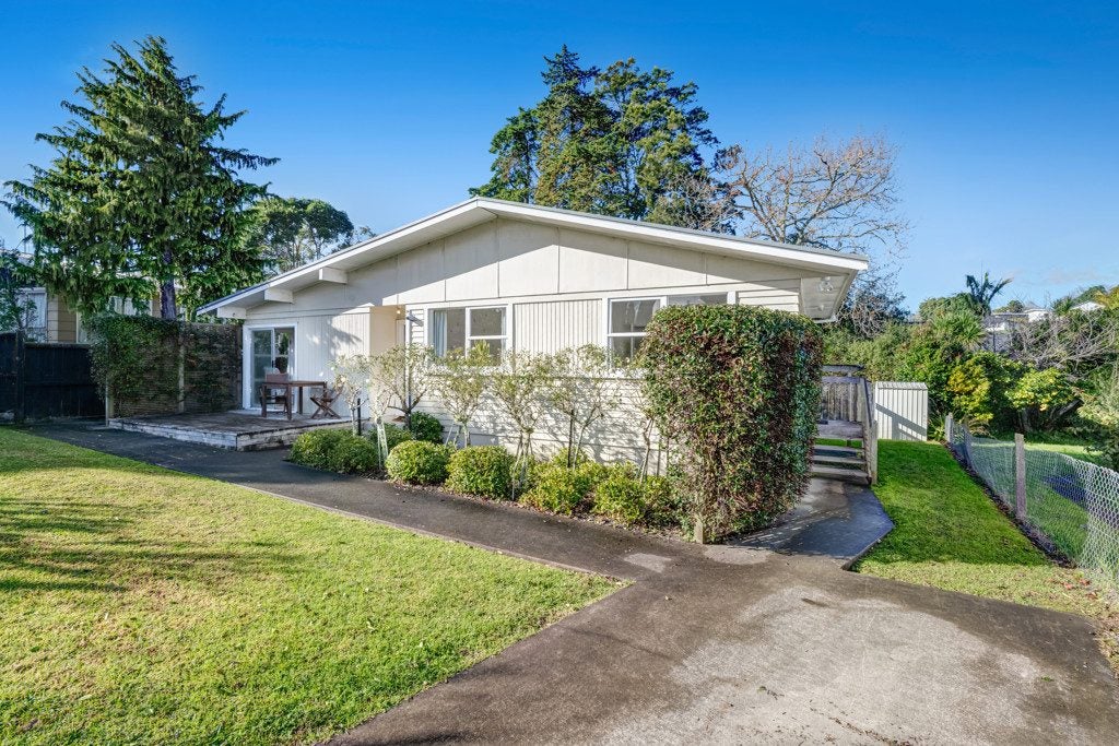 9 Woodstock Road, Forrest Hill, North Shore City, Auckland - Carousel 1